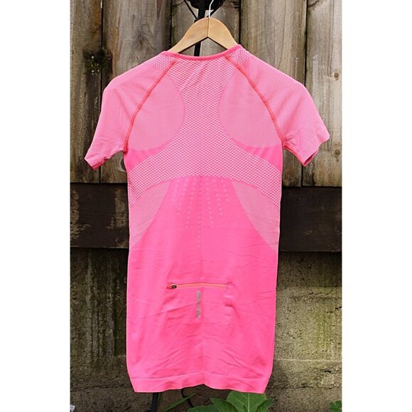 Sweaty Betty - Athlete Seamless Short Sleeve Cycling Top - Pink - Med - Picture 4 of 6